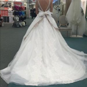 lace Vera wang wedding dress veil +slip included!